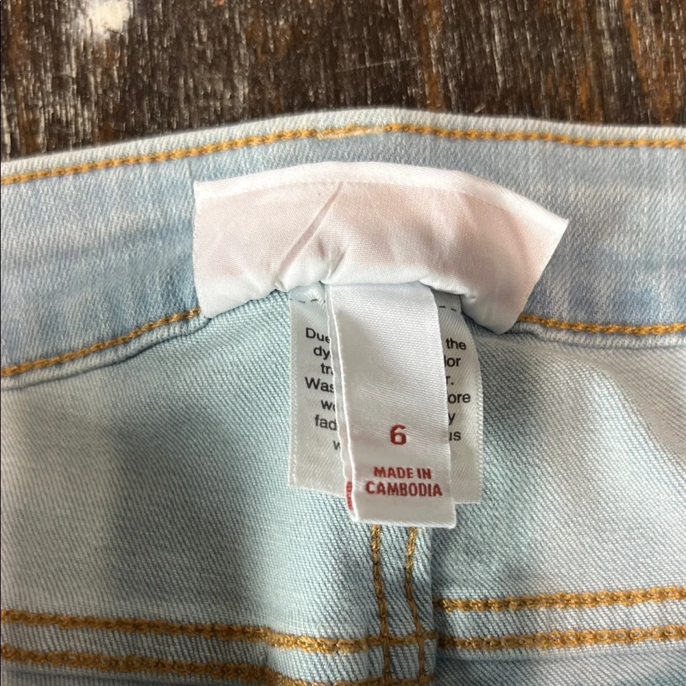 Light Wash Women’s Maternity Jeans with Stretch Panels - Light Blue NWT